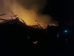 Diduga Akibat Puntung Rokok, Tiga Rumah di Desa Cibentar Ludes Terbakar.