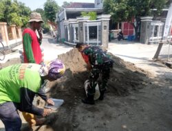 Babinsa Berperan Aktif dalam Pelebaran Jalan, Wujudkan Transportasi yang Lebih Baik.