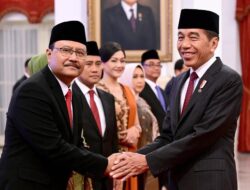Presiden Joko Widodo, Lantik Saifullah Yusuf menjadi Menteri Sosial dan Eddy Hartono sebagai Kepala BNPT di Istana Negara.