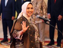 Aida Suwandi Budiman Dilantik Presiden Joko Widodo, sebagai Anggota Dewan Komisioner Lembaga Penjamin Simpanan di Istana Negara.