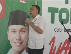 Yoseph Husein Ibrahim “Wong Wadon Pilihane Kudu Wong Wadon Maning” Seeibu Ibu-ibu Jilbab Merah Manggungan – Plosokerep Siap Menangkan Nina – Tobroni