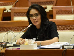 Rieke Curhat ke Paus Fransiskus, Kasus 300 Trilun Denda 5 Ribu Perak