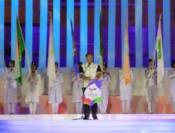 Wakili Presiden Jokowi, Menpora Dito Tutup Peparnas XVII Solo 2024