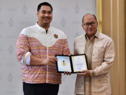 Terima Penghargaan Insan Olahraga Berprestasi, Menteri Investasi Rosan Roeslani Sampaikan Apresiasi pada Kemenpora