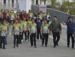 Menpora Dito Dampingi Presiden Jokowi Lepas 3.200 Peserta Nusantara TNI Fun Run 2024 di IKN Nusantara