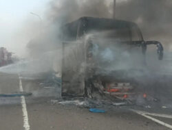 Bawa 58 Anak, Bus Pariwisata Terbakar di Tol Wiyoto Wiyono