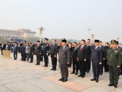 Presiden Prabowo Subianto Kunjungi Monumen Pahlawan Rakyat di Beijing