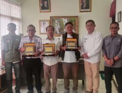 Patuh Pajak, Pemdes Cigaleuh Terima Penghargaan Juara 2 Tingkat Kecamatan.