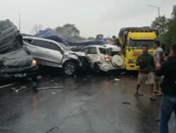 Kecelakaan Beruntun di Tol Cipularang KM 92, Puluhan Kendaraan Alami Kerusakan Parah.