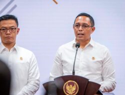 Kepala Kantor Komunikasi Kepresidenan Memberikan Keterangan Pers usai Sidang Kabinet Paripurna