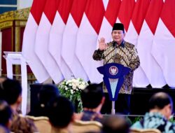 Penyerahan Daftar Isian Pelaksanaan Anggaran dan Buku Alokasi Transfer ke Daerah Secara Digital di Istana Negara Jakarta
