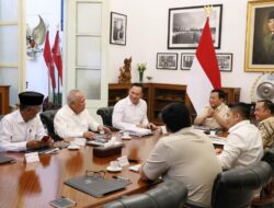 Presiden Prabowo Subianto, Pimpin Rapat Terbatas di Istana Merdeka.