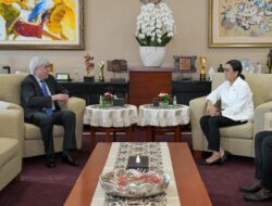 Menkeu Sri Mulyani Indrawati Terima Kunjungan Paul Michael Romer di Jakarta