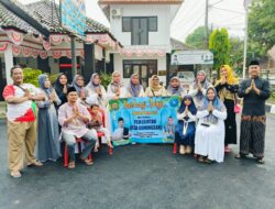 Indahnya Berbagi di Bulan Suci Ramadan, Pemdes Gunungsari Bebagi Takjil kepada Masyarakat