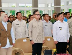 Diskusi Bersama Pemkab dan Forkopimda Garut, Wamendagri Bima Arya Jelaskan Perlunya Sinkronisasi Pusat dan Daerah
