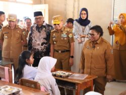 Tinjau Pelaksanaan MBG, Wamendagri Ribka Kunjungi SD Negeri 2 Lamangga Kota Baubau