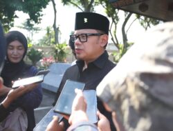 Sambangi Makam Bung Karno, Wamendagri Bima Ajak Pemda Jaga Nilai Luhur Daerah