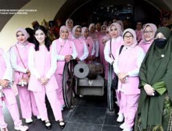 Selvi Gibran Rakabuming Meninjau Kegiatan Kebudayaan di Kawasan Bersejarah Benteng Fort Rotterdam Kota Makassar.