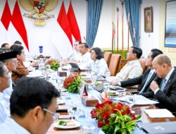 Wapres RI Gibran Rakabuming Raka Hadiri Rapat Terbatas yang Dipimpin oleh Presiden Prabowo Subianto di Istana Merdeka Jakarta.