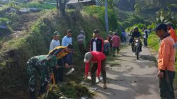 Anggota Koramil 1703/Argapura Gelar Giat “Geber Jum’at” untuk Tanamkan Nilai Gotong Royong