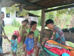 Satgas Yonif 131/Brajasakti Bantu Warga Papua Lewat Pengobatan Keliling.