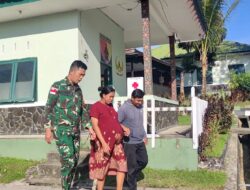 Aksi Kemanusiaan, Prajurit Satgas Pamtas RI-Malaysia Yonkav 3/AC Bantu Evakuasi Ibu Hamil