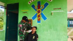 Bantuan Pengobatan Korban Kecelakaan Lalu Lintas Oleh Pos Kout Satgas Pamtas Yonkav 3/AC