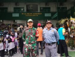 Tak Henti Bintahwil, Serda Ichsan Amankan Gelar Karya P5 & Expo MI Al Islam Jamsaren Surakarta