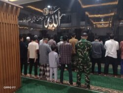 Wujud Kedekatan TNI dan Masyarakat, Danramil Jatiwangi Shalat Subuh Berjamaah
