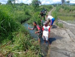 Babinsa dan Warga Kerja Bakti Jaga Kelancaran Irigasi