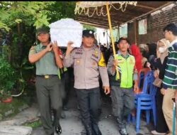 Sedihnya Warga sedihnya Babinsa, Serda Ichsan Takziah Ke Rumah Duka