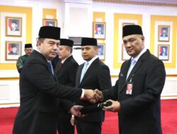 Lantik Empat Pejabat Pimpinan Tinggi Pratama, Sekjen Kemendagri: Pahami Dinamika Pemberitaan di Masyarakat