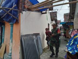 Ringan Tangan, Tanpa Syarat dan Sorotan Publik, Ketulusan Babinsa Danukusuman Bantu Renovasi Rumah