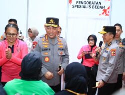 Kapolri Bagikan Sembako dan Alat Bantu Disabilitas di Puncak Bakti Kesehatan