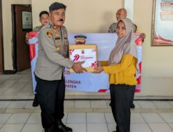 Polsek Kadipaten Salurkan Bansos Sambut HUT Bhayangkara ke-79