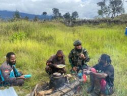 Anjangsana di Negeri Awan: Saat Prajurit TNI Menyulut Hangat di Tengah Dinginnya Puncak