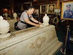 Rangkaian Hari Bhayangkara ke-79, Kapolri Ziarah ke Makam Presiden RI ke-2 Soeharto