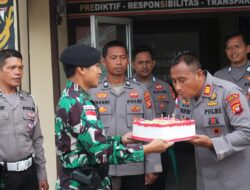 Tni-Polri Bersinergi, Dansatgas Pamtas RI-MLY Yonkav 3/AC Beri Surprice dalam rangka HUT Bhayangkara ke-79.
