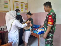Babinsa Nogosari Dampingi Imunisasi Balita untuk Generasi Sehat