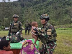 Prajurit Menyapa Rakyat, Bhakti Sehat Satgas TNI di Pedalaman Wombru