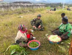 Langkah Loreng di Tanah Damai, Anjangsana Satgas TNI Menyapa Warga Kampung Wako