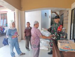 Penyaluran Cadangan Pangan Pemerintah di Kecamatan Maja Dikawal Ketat Anggota Koramil 1702