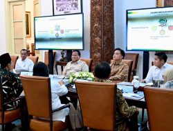 Presiden Prabowo Subianto, Pimpin Rapat Terbatas di Istana Merdeka Jakarta.