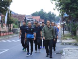 Jaga Kesehatan dan Kebugaran Tubuh, Kapolres Majalengka Bersama PJU Olahraga Jalan Santai