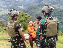 Langkah Prajurit di Ujung Negeri: Satgas TNI Gelar Operasi Teritorial Kesehatan di Kampung Wombru