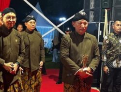 Gelar Wayang Kulit Amartha Binangun, Kapolri Sempat Berduet dengan Ketua MA