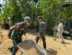 Bhakti TNI di Perbatasan: Satgas Yonif 131/Brajasakti dan Warga Wambes Gotong Royong Perbaiki Jalan Rusak