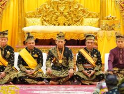 Kapolri Terima Anugerah Adat Ingatan Budi dari LAM Riau: Simbol Kehormatan, Amanah Moral, dan Komitmen Kebangsaan