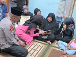 Kapolda Jawa Barat Melayat Ke Rumah Duka Aipda Anumerta Cecep