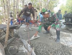 Gotong Royong Panas-Panasan, Satgas TMMD Kebut Pembangunan Jalan Rabat Beton di Sarimulyo